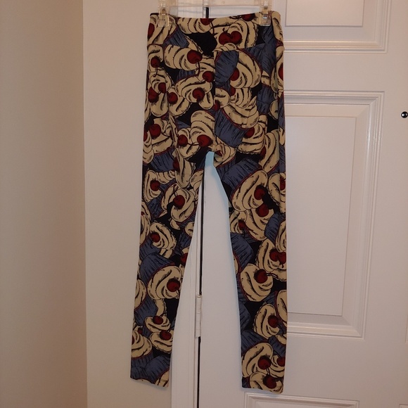 LuLaRoe cherry cupcake leggings one size so cute - Picture 4 of 5